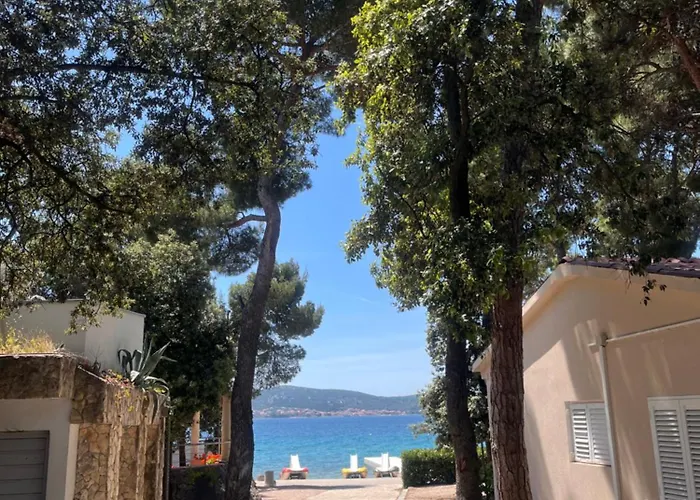 Mobile Ana Mia Биоград-на-Мору